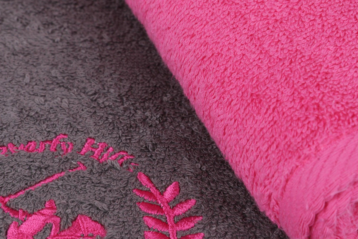 Set prosoape de baie 402, Diverse culori, Diverse configurații, Diverse dimensiuni - Gri închis - Fucsia - 70x140 cm - 2 bucăți | SKU: 355BHP2458 | Set prosoape de baie 402, varianta Gri închis - Fucsia - 70x140 cm - 2 bucăți, produs pentru amenajarea locuinței, disponibil online în România la CasaMob