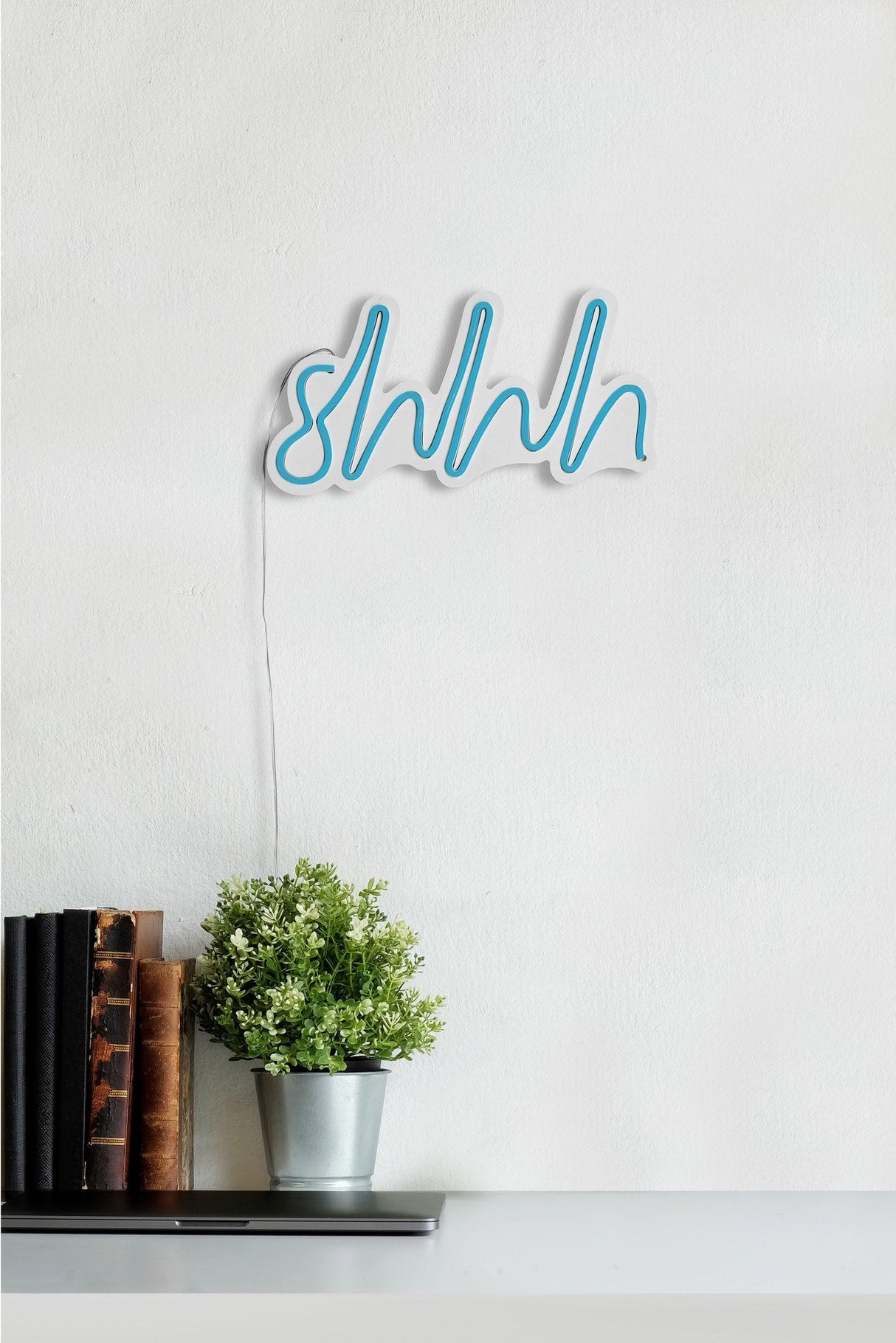 Lampă neon Shhh, Diverse culori, 34x17x2 cm - Albastru | SKU: 395NGR1724 | Lampă neon Shhh, 34x17x2 cm, varianta Albastru, produs pentru amenajarea locuinței, disponibil online în România la CasaMob