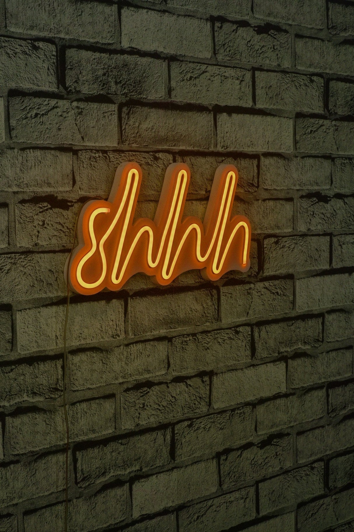 Lampă neon Shhh, Diverse culori, 34x17x2 cm - Galben | SKU: 395NGR1726 | Lampă neon Shhh, 34x17x2 cm, varianta Galben, produs pentru amenajarea locuinței, disponibil online în România la CasaMob
