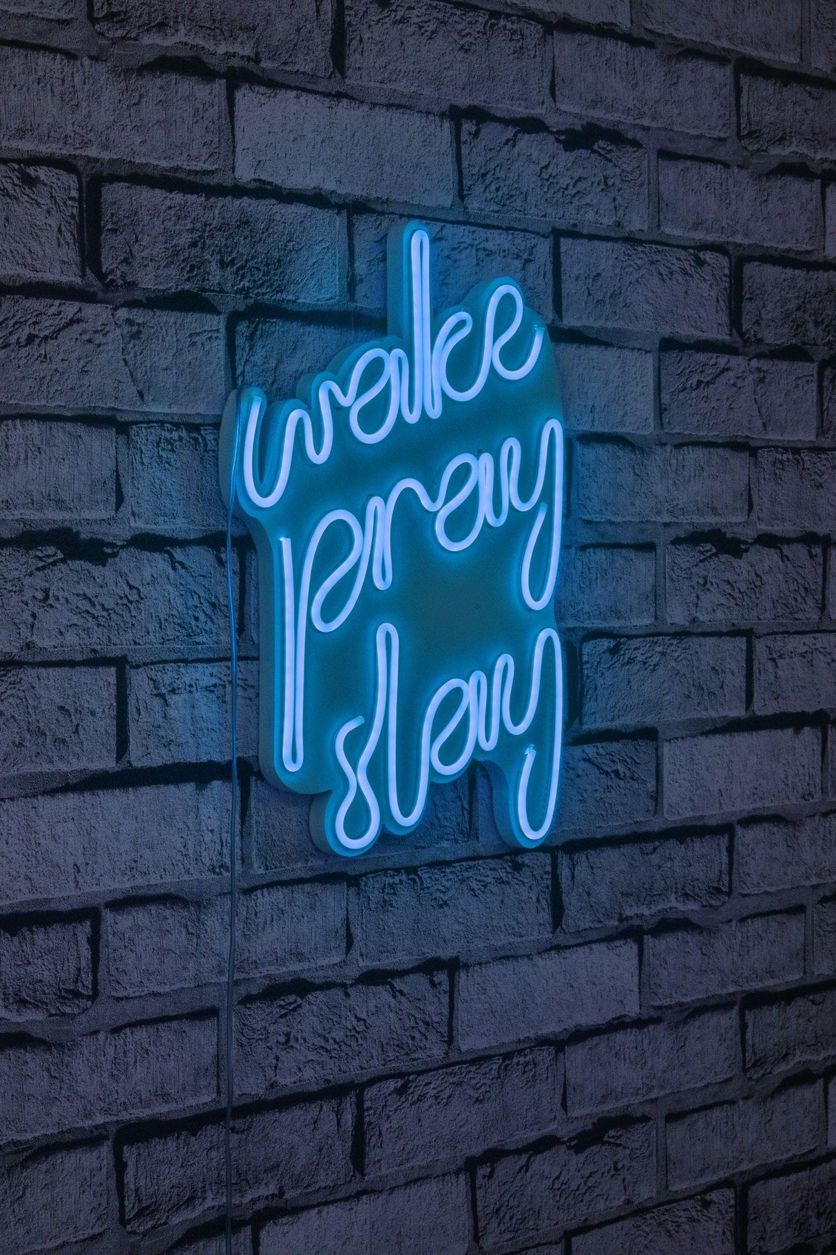 Lampă neon Wake Pray Slay, Diverse culori, 26x38x2 cm - Albastru | SKU: 395NGR1748 | Lampă neon Wake Pray Slay, 26x38x2 cm, varianta Albastru, produs pentru amenajarea locuinței, disponibil online în România la CasaMob