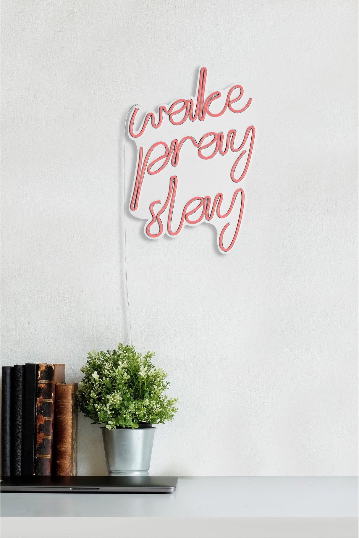 Lampă neon Wake Pray Slay, Diverse culori, 26x38x2 cm - Roz | SKU: 395NGR1751 | Lampă neon Wake Pray Slay, 26x38x2 cm, varianta Roz, produs pentru amenajarea locuinței, disponibil online în România la CasaMob