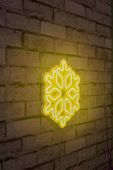 Lampă neon Snowflake, Diverse culori, 30x26x2 cm - Galben | SKU: 395NGR1961 | Lampă neon Snowflake, 30x26x2 cm, varianta Galben, produs pentru amenajarea locuinței, disponibil online în România la CasaMob