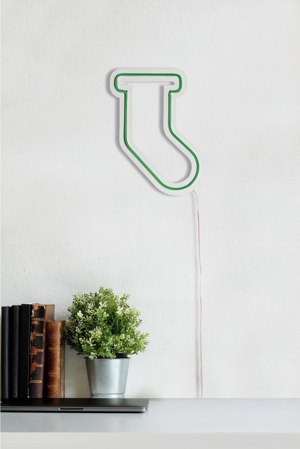 Lampă neon Socks, Diverse culori, 18x24x2 cm - Verde | SKU: 395NGR1965 | Lampă neon Socks, 18x24x2 cm, varianta Verde, produs pentru amenajarea locuinței, disponibil online în România la CasaMob