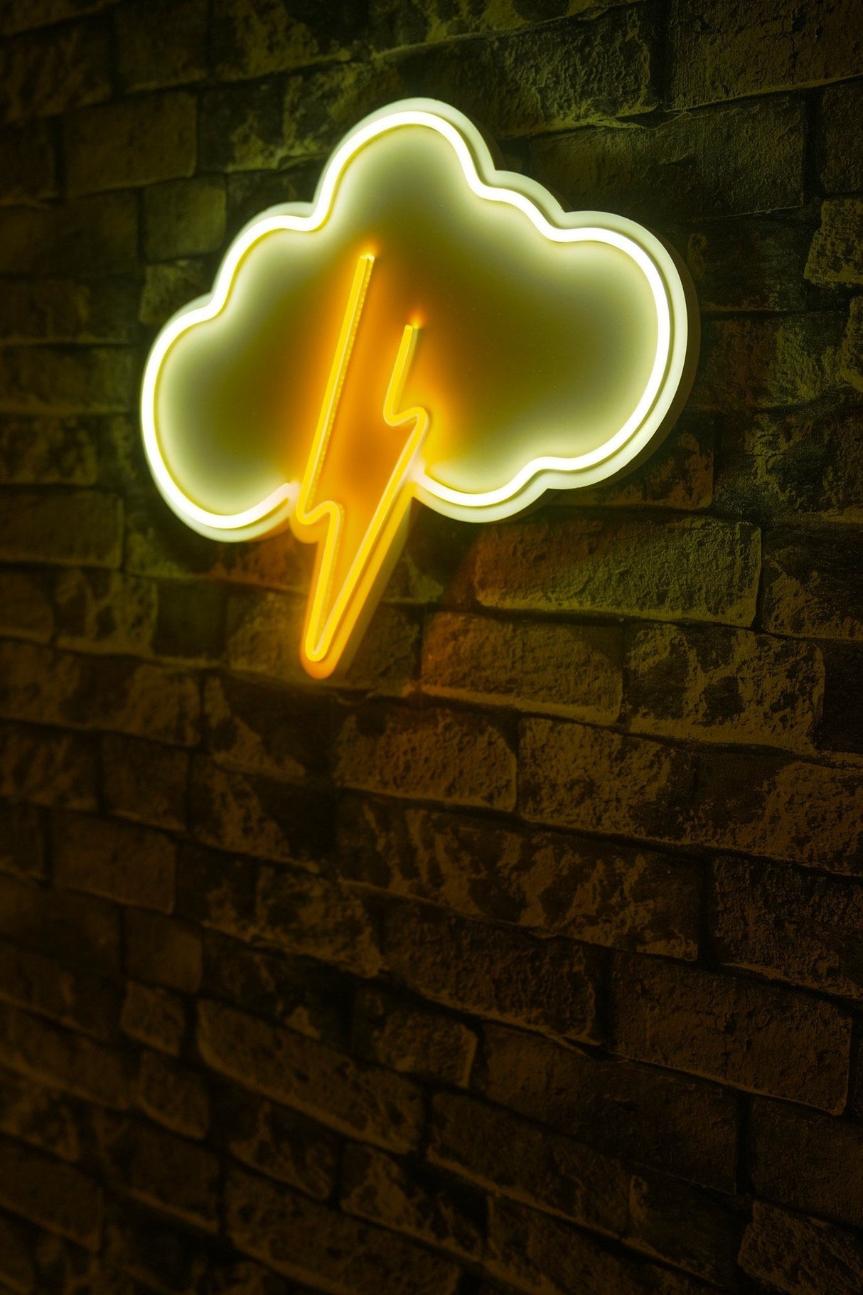 Lampă neon Thunder Storm, Diverse culori, Diverse dimensiuni - Alb - Galben - 45x35x2 cm | SKU: 395NGR2241 | Lampă neon Thunder Storm, varianta Alb - Galben - 45x35x2 cm, produs pentru amenajarea locuinței, disponibil online în România la CasaMob