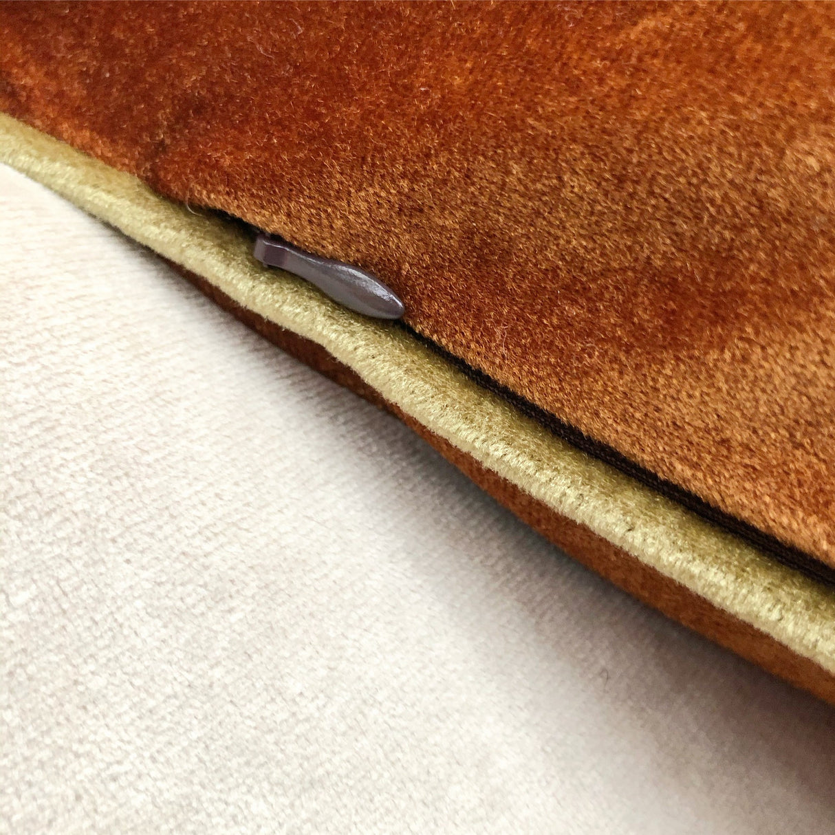Pernă decorativă Copper Velvet Pillow With İnsert, Copper - Verde, 43x43 cm