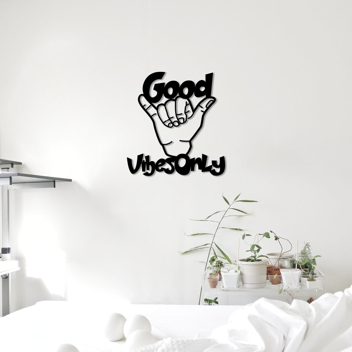 Decorațiune de perete din metal Good Vibes Only, Negru, 52x58x0 cm