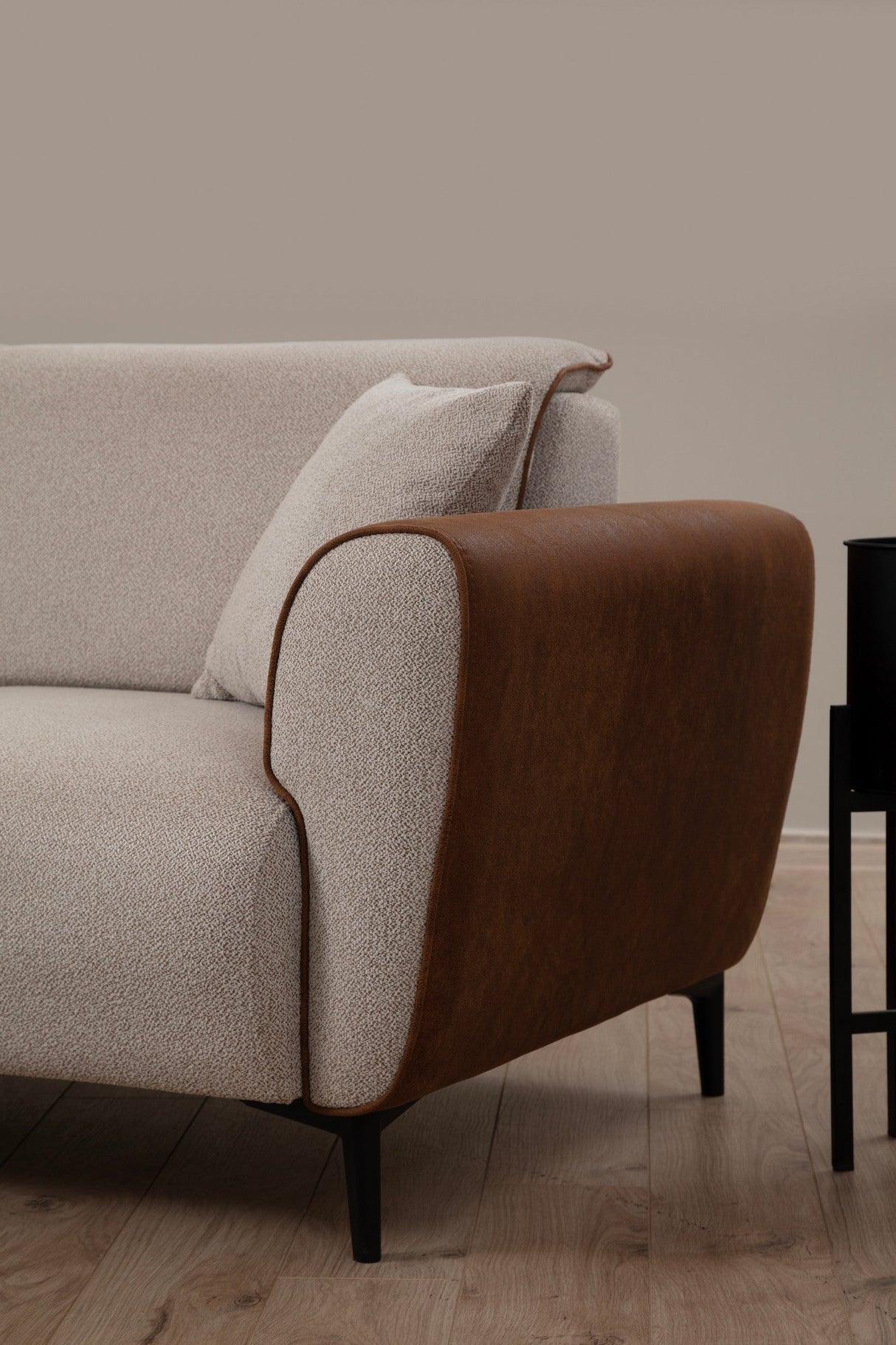 Canapea extensibilă Aren, Colț, Stânga, Diverse culori, 260x150 cm - Bej - Scorțișoară | SKU: 560ARE2232 | Canapea extensibilă Aren, Colț, Stânga, 260x150 cm, varianta Bej - Scorțișoară, produs pentru amenajarea locuinței, disponibil online în România la CasaMob