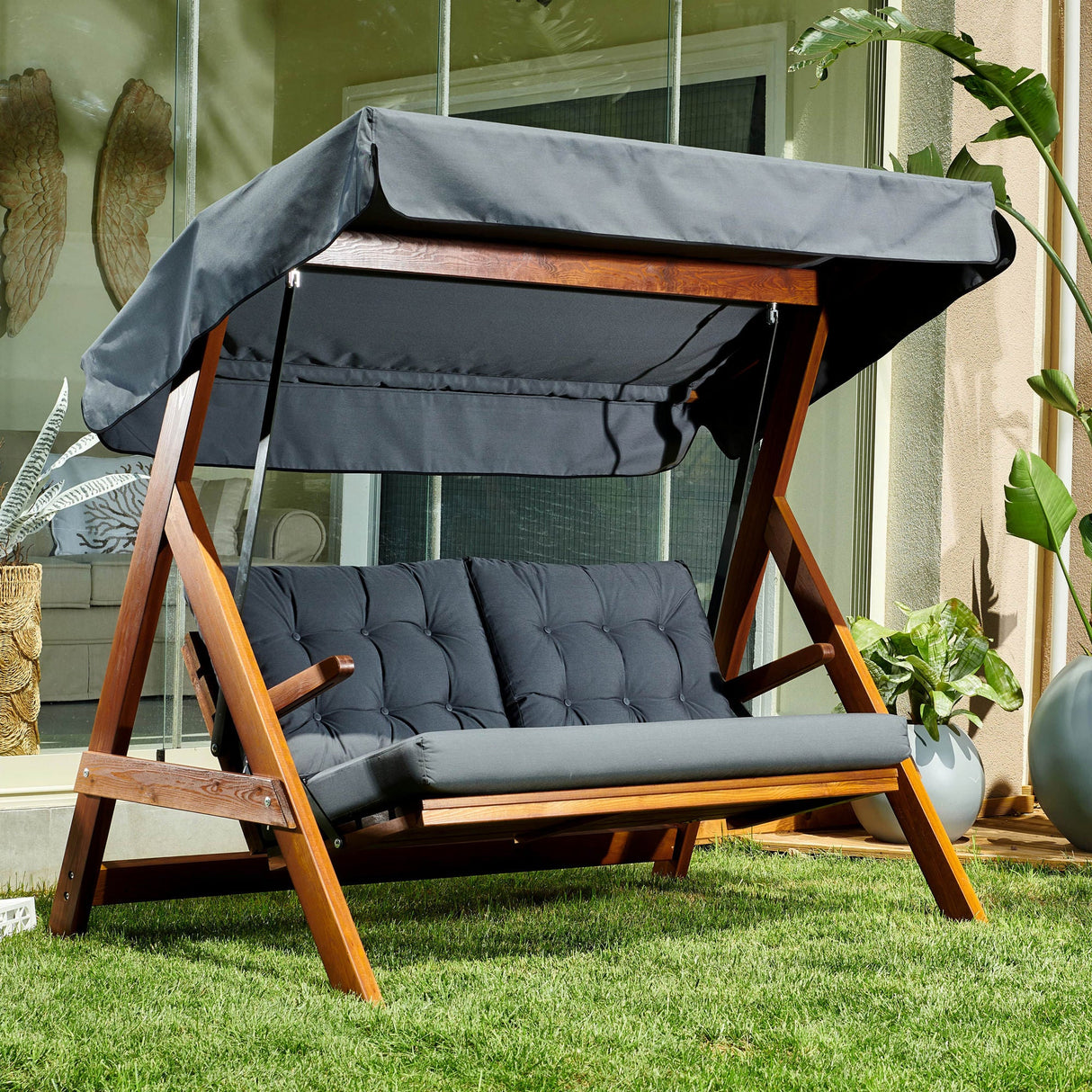 Balansoar de grădină Helen 2000, Diverse culori, 148x58x180 cm - Natur - Antracit | SKU: 675SWG1110 | Balansoar de grădină Helen 2000, 148x58x180 cm, varianta Natur - Antracit, produs pentru amenajarea locuinței, disponibil online în România la CasaMob