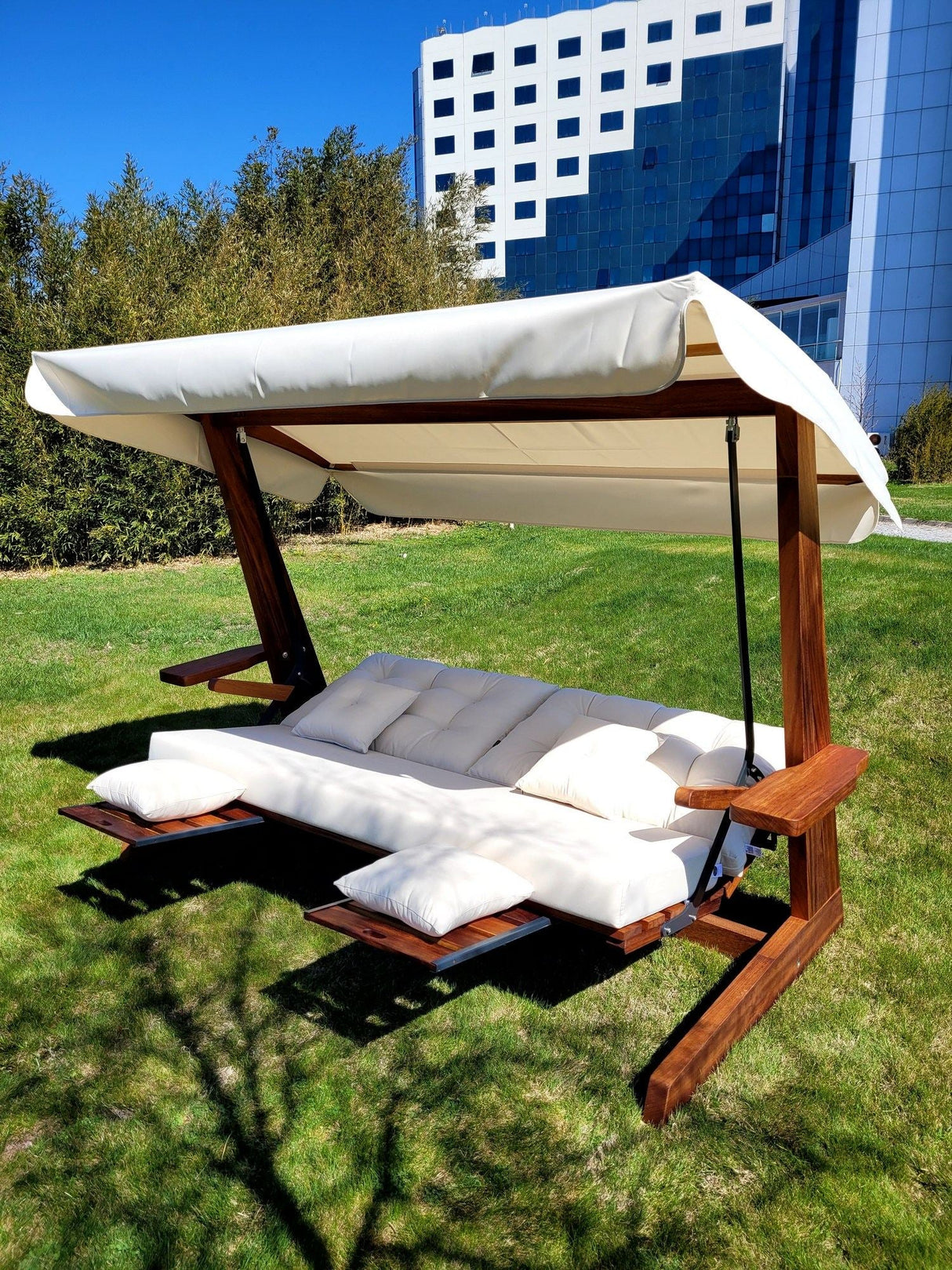 Balansoar de grădină Luna Deluxe 2600, Diverse culori, Diverse dimensiuni - Bej - 201x70x195 cm | SKU: 675SWG1113 | Balansoar de grădină Luna Deluxe 2600, varianta Bej - 201x70x195 cm, produs pentru amenajarea locuinței, disponibil online în România la CasaMob