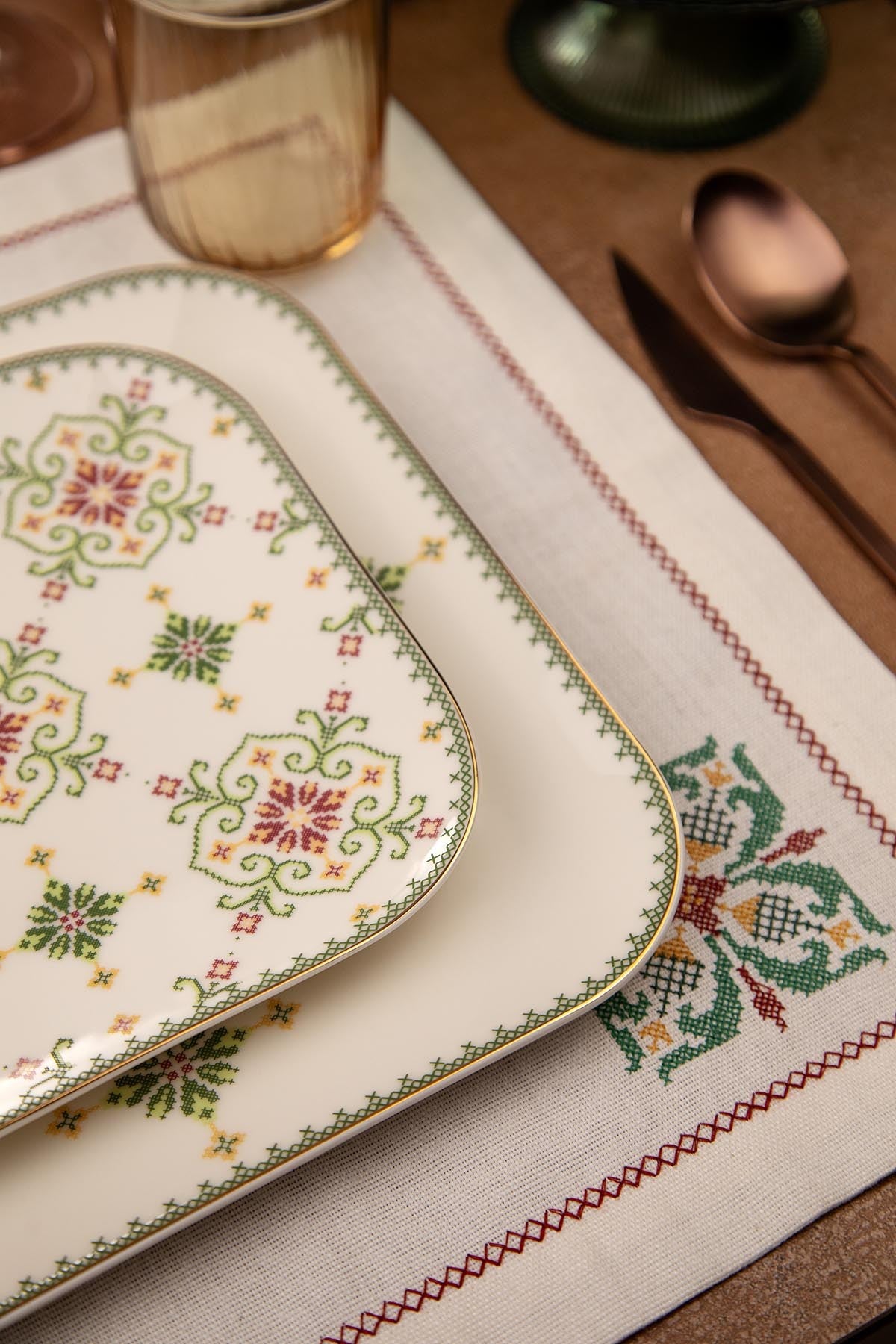 Serviciu de masă 26 bucăți BNMNS26YS60112679, Alb - Verde - Auriu, 32x20x2 cm