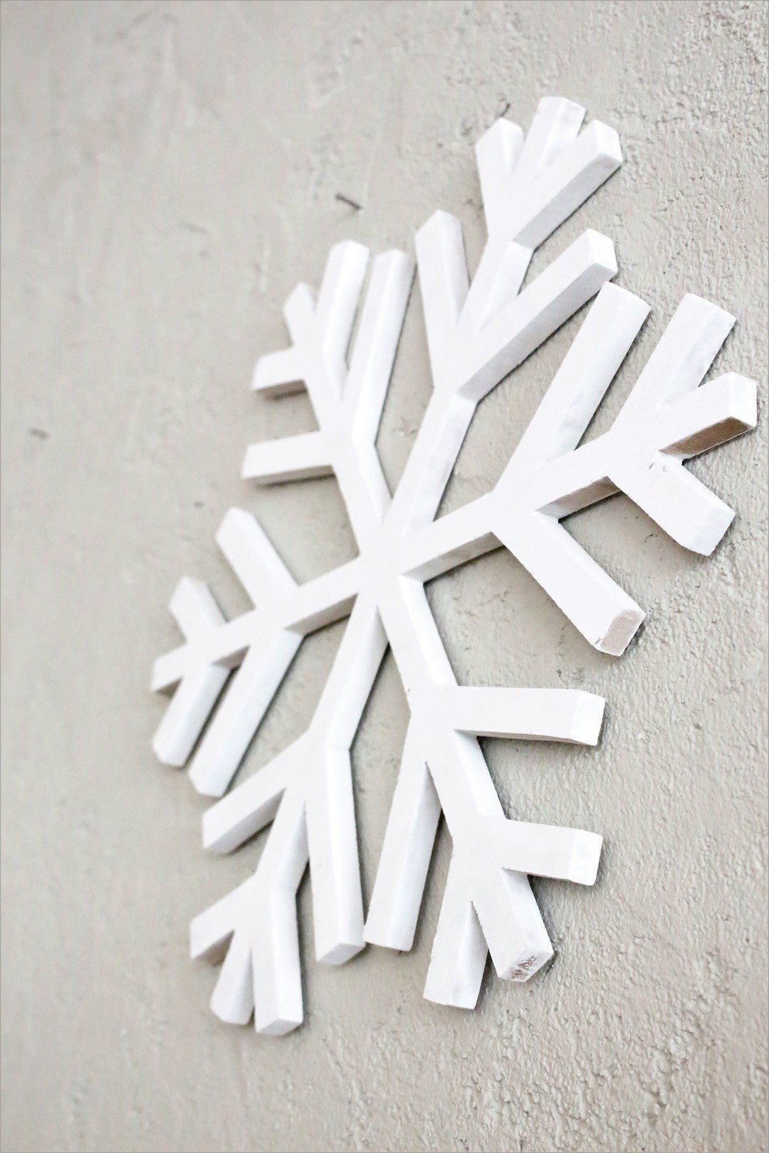 Decorațiune de perete din lemn Snowflake, Diverse culori, 38x2x38 cm - Alb | SKU: 796LMN2012 | Decorațiune de perete din lemn Snowflake, 38x2x38 cm, varianta Alb, produs pentru amenajarea locuinței, disponibil online în România la CasaMob