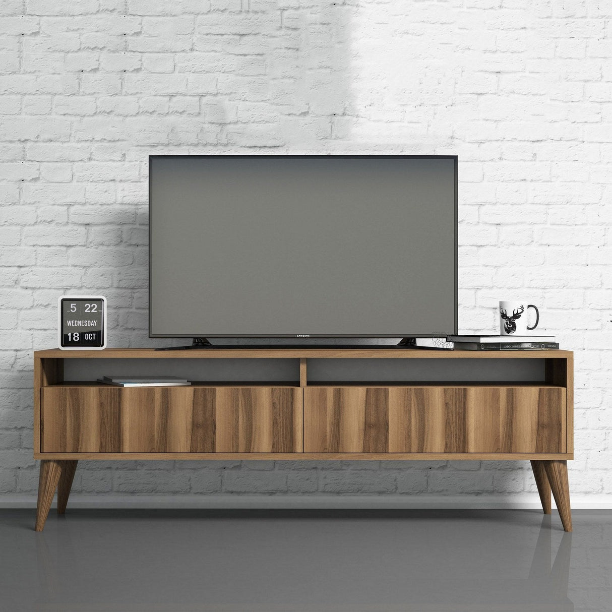 Comodă TV Best 2, Diverse culori, 150x50x30 cm - Nuc | SKU: 845HCT5507 | Comodă TV Best 2, 150x50x30 cm, varianta Nuc, produs pentru amenajarea locuinței, disponibil online în România la CasaMob