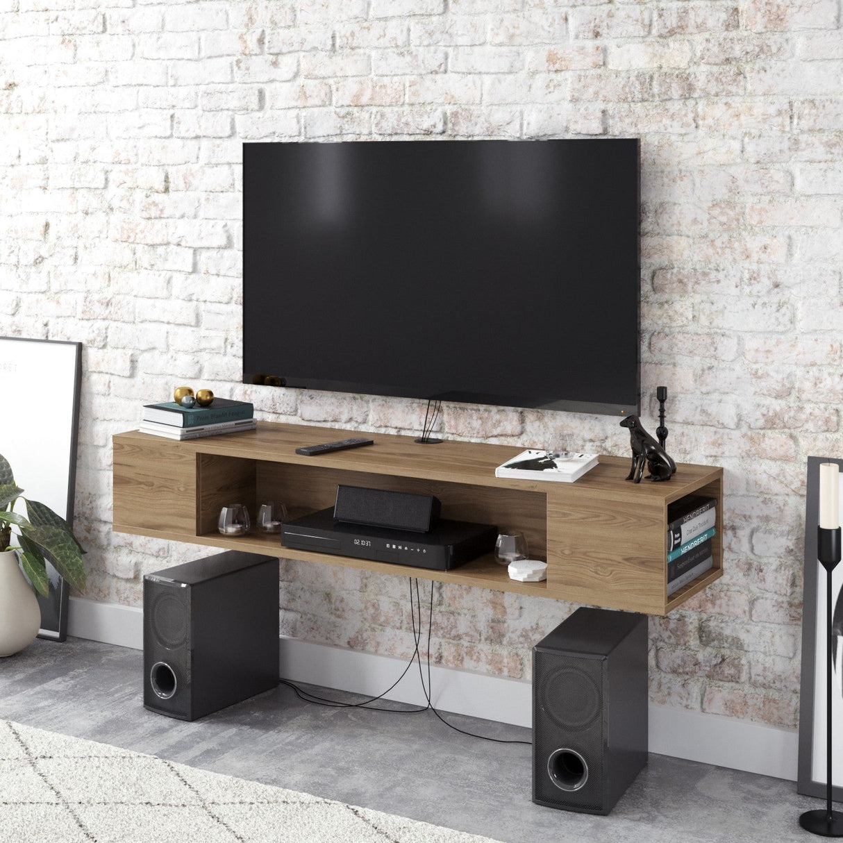 Comodă TV Peti, Diverse culori, 135x35x23 cm - Nuc | SKU: 875ZNA3066 | Comodă TV Peti, 135x35x23 cm, varianta Nuc, produs pentru amenajarea locuinței, disponibil online în România la CasaMob
