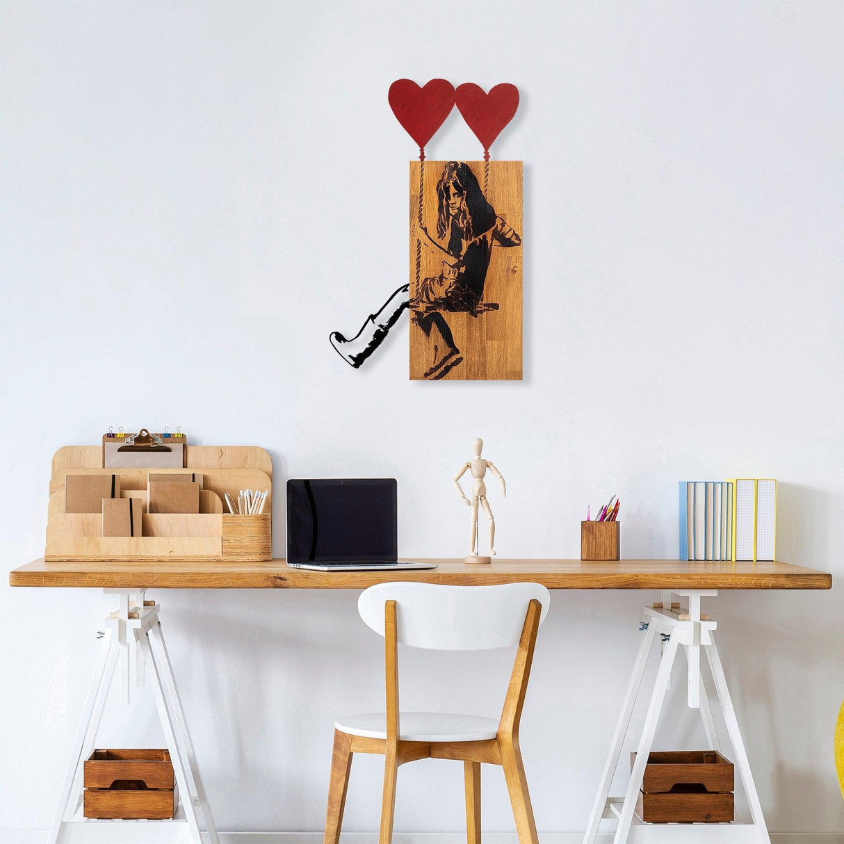 Decoratiune de perete lemn Banksy - 18, Nuc, 80x3x50 cm