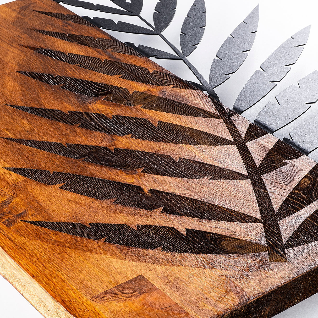 Decorațiune de perete din lemn Leaf 3, Nuc - Negru, 50x58x3 cm