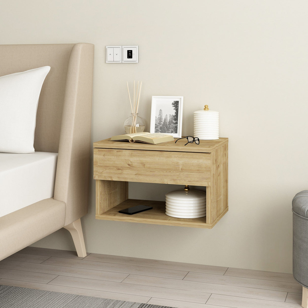 Noptieră Rıbes, Diverse culori, 45x32x29 cm - Stejar | SKU: 935CMN2408 | Noptieră Rıbes, 45x32x29 cm, varianta Stejar, produs pentru amenajarea locuinței, disponibil online în România la CasaMob