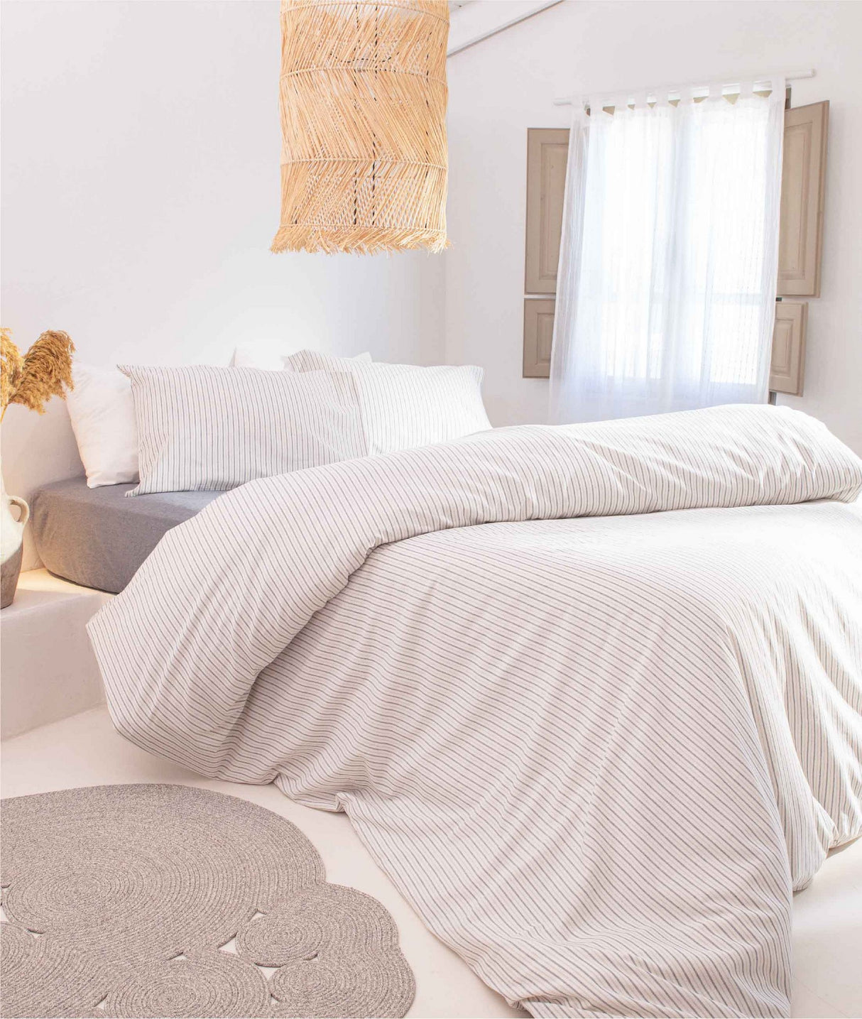 Set lenjerie de pat dublă Viento, Diverse culori, 200x220 cm - Albastru - Ecru | SKU: 962ELT2104 | Set lenjerie de pat dublă Viento, 200x220 cm, varianta Albastru - Ecru, produs pentru amenajarea locuinței, disponibil online în România la CasaMob