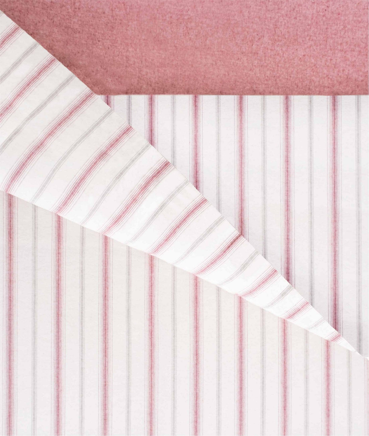 Set lenjerie de pat dublă Viento, Diverse culori, 200x220 cm - Bordo - Ecru | SKU: 962ELT2108 | Set lenjerie de pat dublă Viento, 200x220 cm, varianta Bordo - Ecru, produs pentru amenajarea locuinței, disponibil online în România la CasaMob