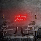 Aplica de Perete Neon Work Hard Play Hard, 55x36 cm - Rosu