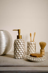 Set de Baie Lux Lindy, Dozator de sapun, Perie, Suport de periuta de dinti, Sapuniera, Coș de Gunoi, Crem, 20.5x20.5x23 cm